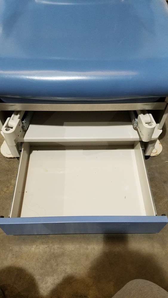 UMF 4070 Power Table With Hand Control