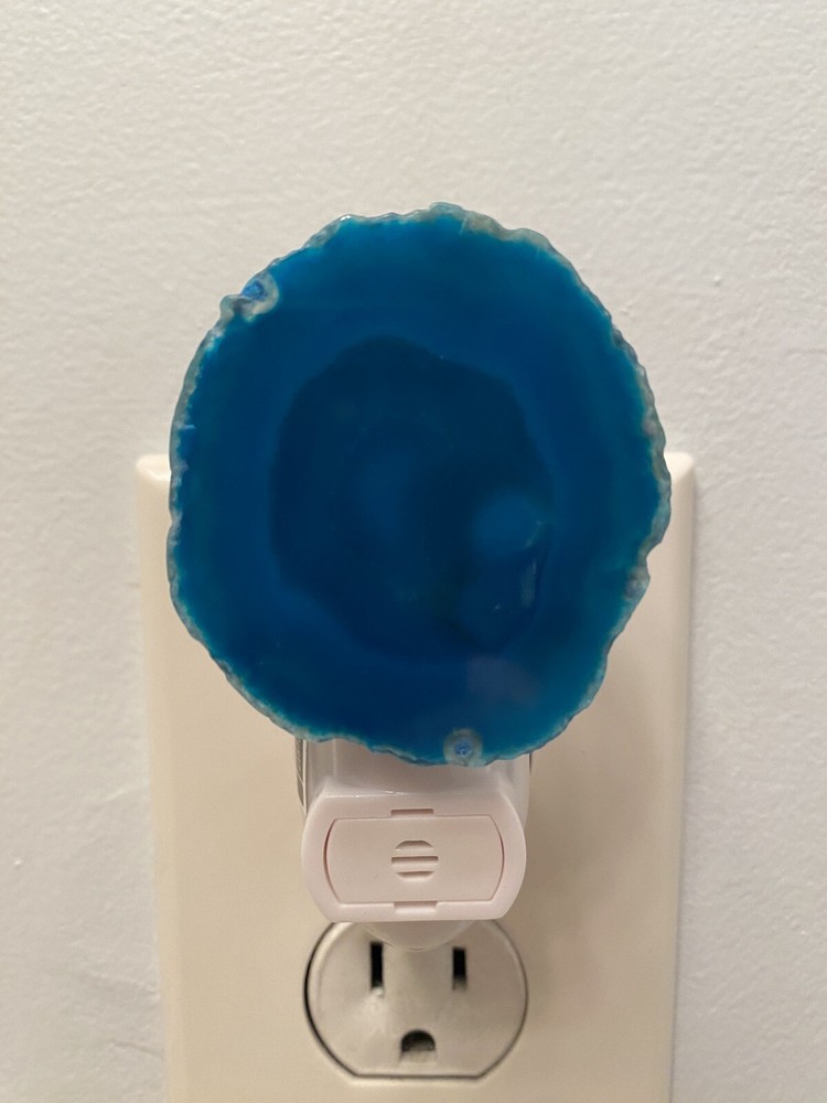 Blue Agate Night Light – Dusk-to Dawn Smart Sensor & Natural Geode Glow