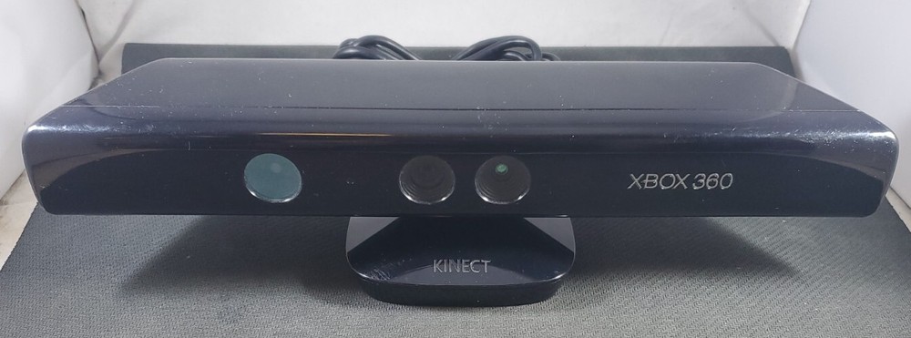 Xbox 360 Kinect Bundle: Sensor Bar, Kinectimals & Kinect Adventures, Tested #1