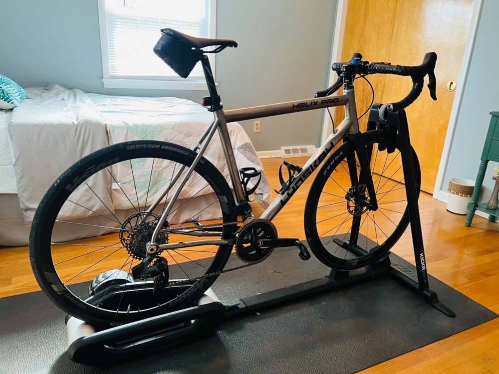 wahoo kickr rollr smart bike roller trainer