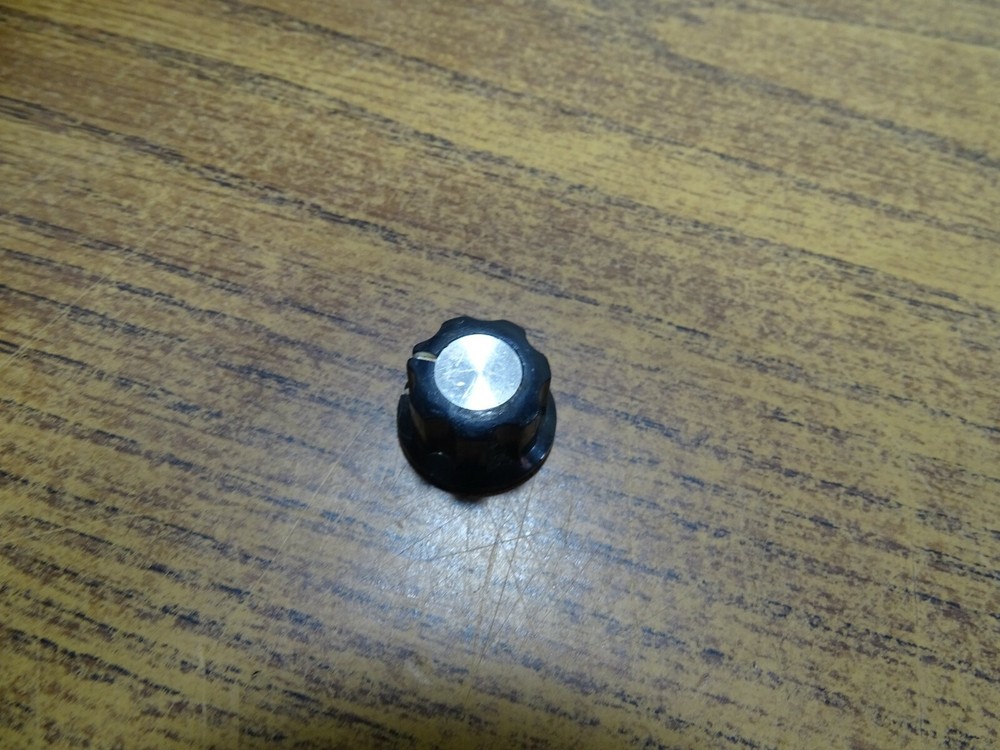 bass guitar pedal effect tech 21 nyc compactor Back knob