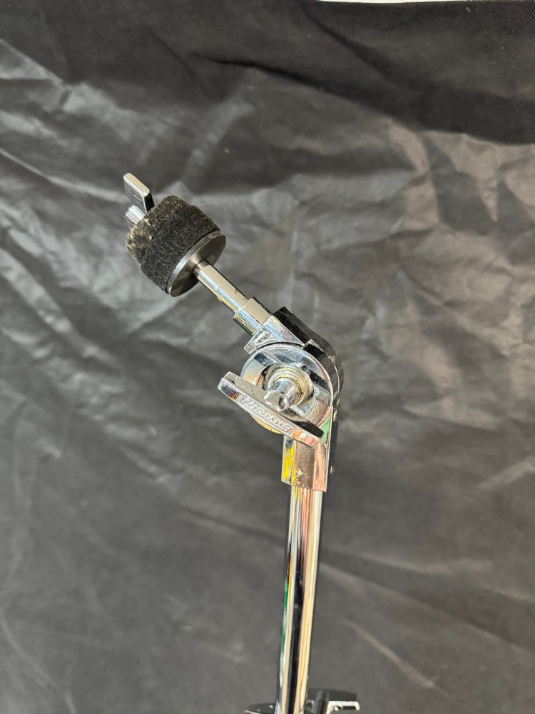 Ludwig straight cymbal stand. Solid,3 pc model functions great, looks good.