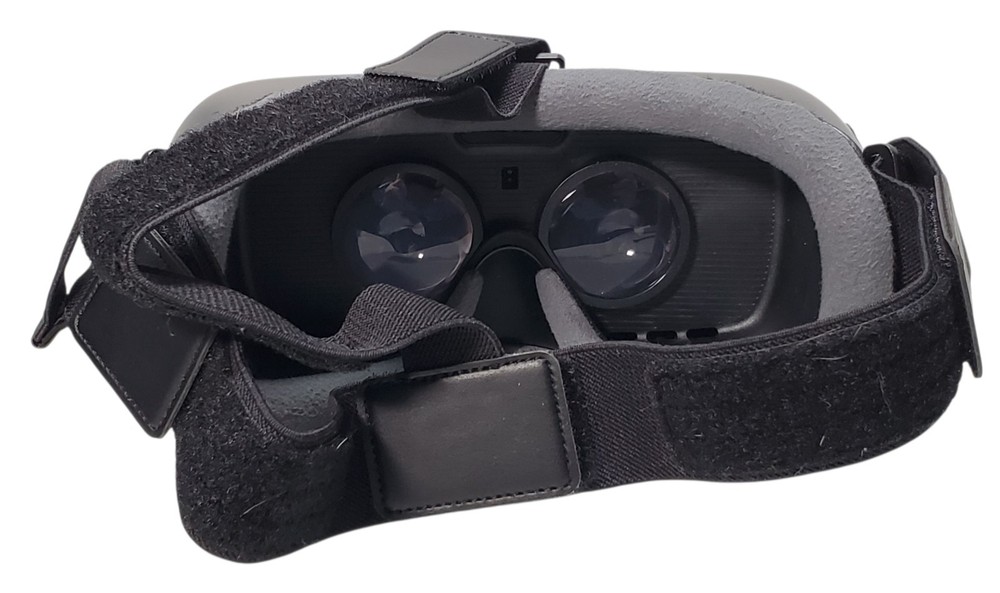 Samsung Gear VR with Controller Powered by Oculus with Original Box SM-R324