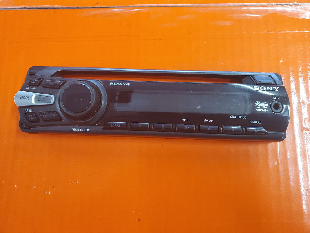 SONY CDX-GT130 DETACHABLE FACEPLATE