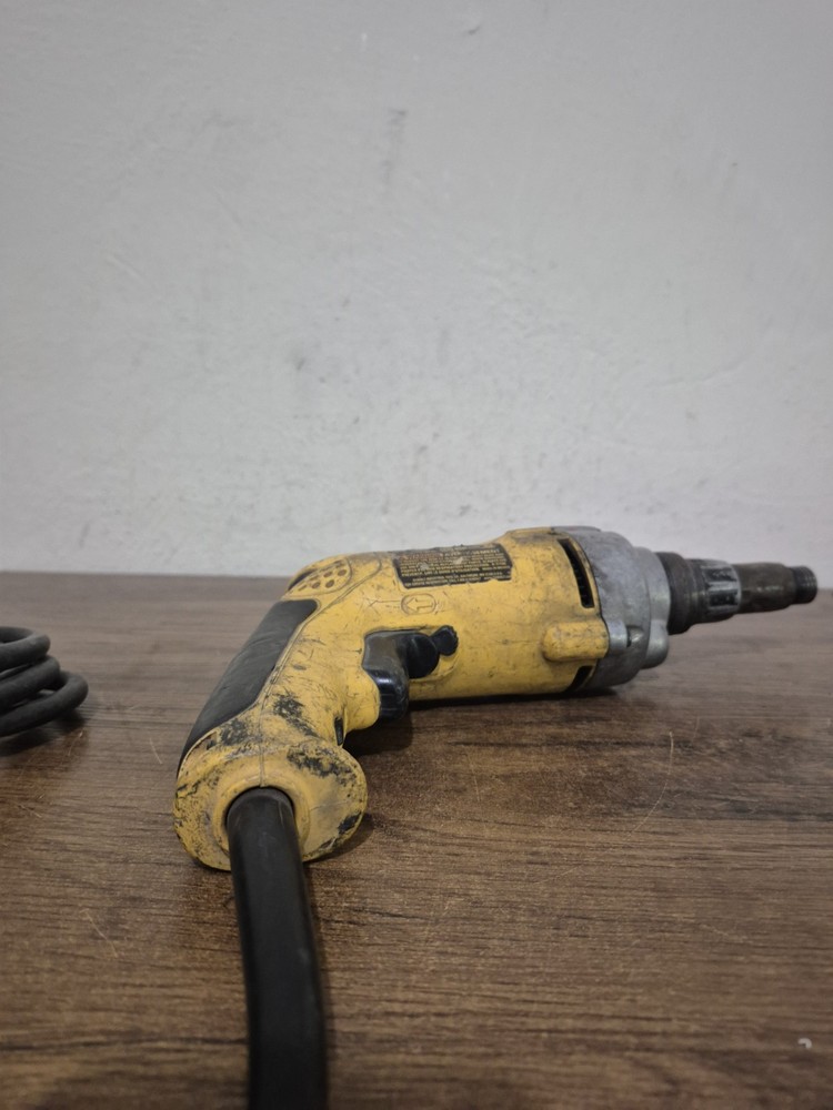 DeWalt DW268 Corded Variable Speed Reversing Versa-Clutch Screwdriver