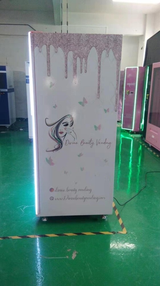 Touch screen vending machine with card reader