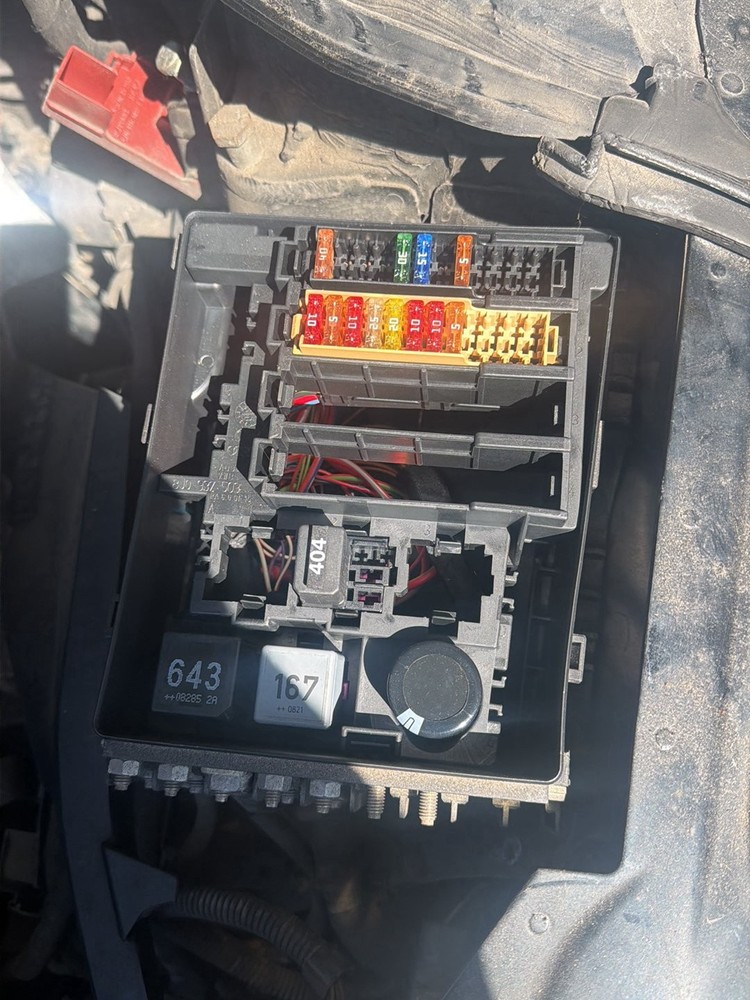 2006-2010 Audi TT 8J Coupe Engine Fuse Box