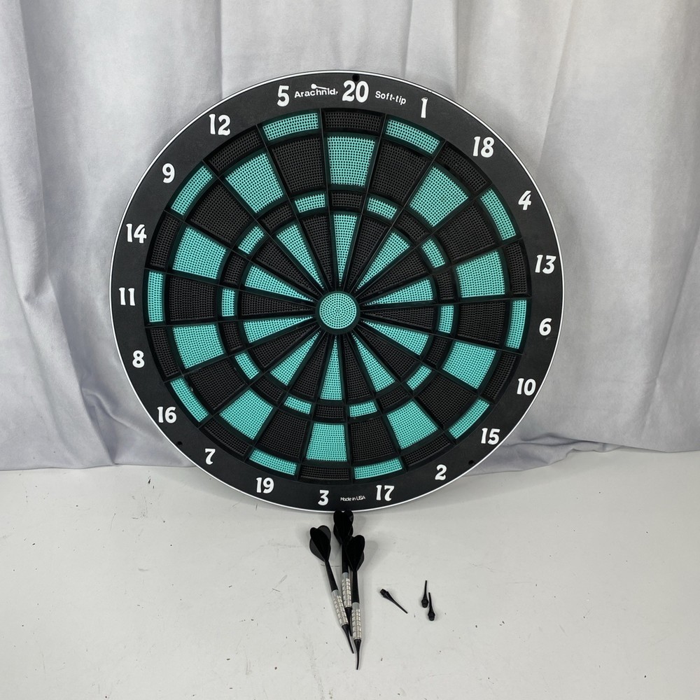 Arachnid Classic Dart Board 18" with Darts