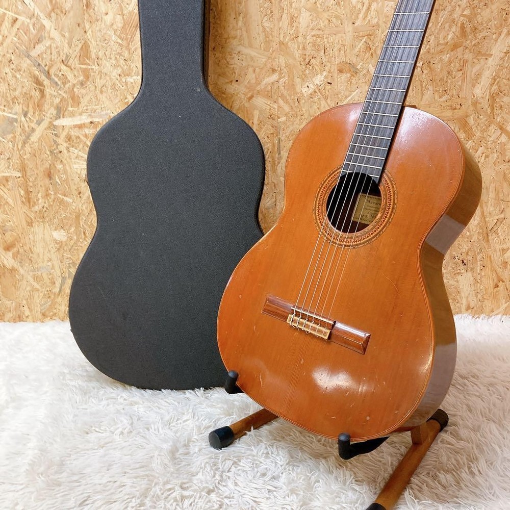 Masaru Matano 400 Solid Top Guitar with Case 1974