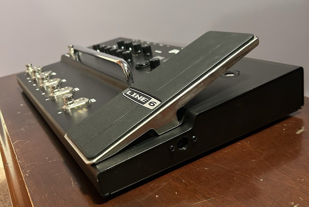 LINE 6 POD HD300 Guitar MULTI-EFFECTS Processor Case Tested Excellent Condition