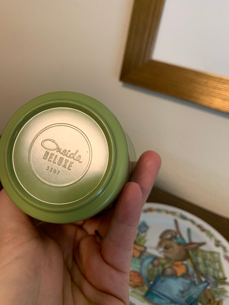 VINTAGE SET OF ONEIDA DELUXE CHILDRENS DINNERWARe