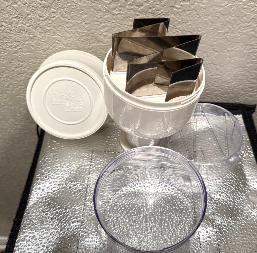 Pampered Chef Push Function Food Chopper - White EUC