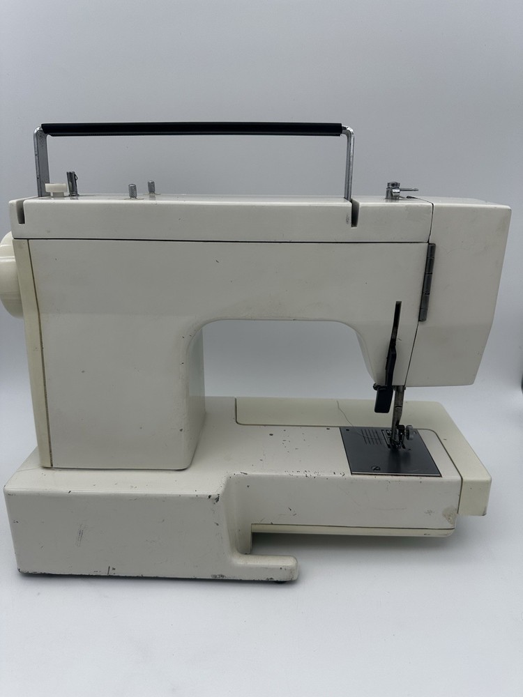 Nelco Vintage Simpatica 4102F Sewing machine - EUC