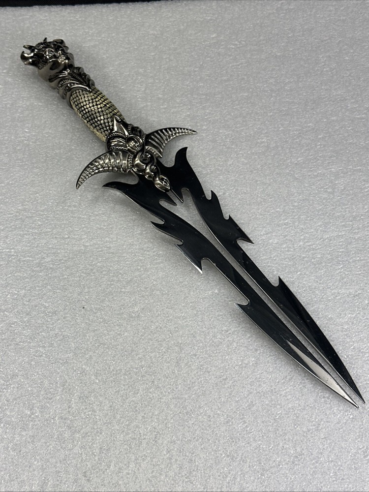 Stainless Fantasy Dagger Knife 17.50” L