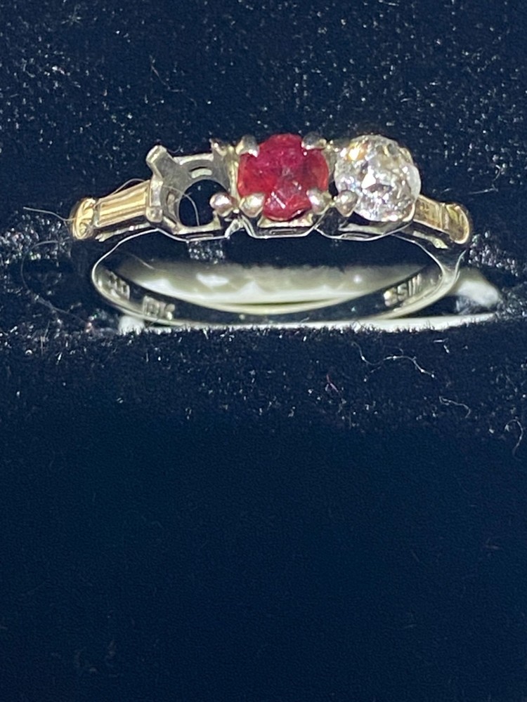 Garnet & Diamond Solid 18k White Gold 2 Stone Ring (MISSING ONE DIAMOND) size 6