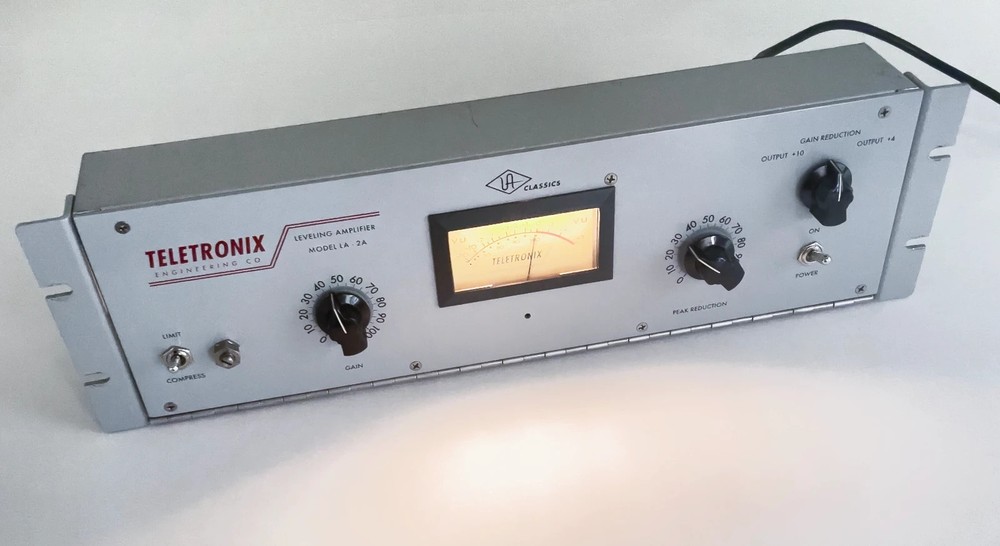 Universal Audio Teletronix LA-2A Classic Leveling Amplifier Compressor
