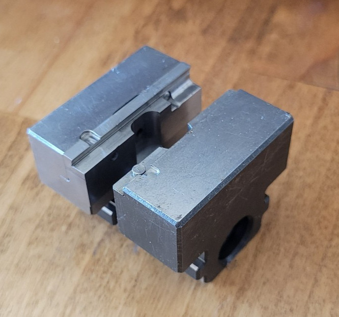 Lang 47469 46mm Vise Jaws Self Centering–Quick-Point / Zero-Point, Pinned Insert