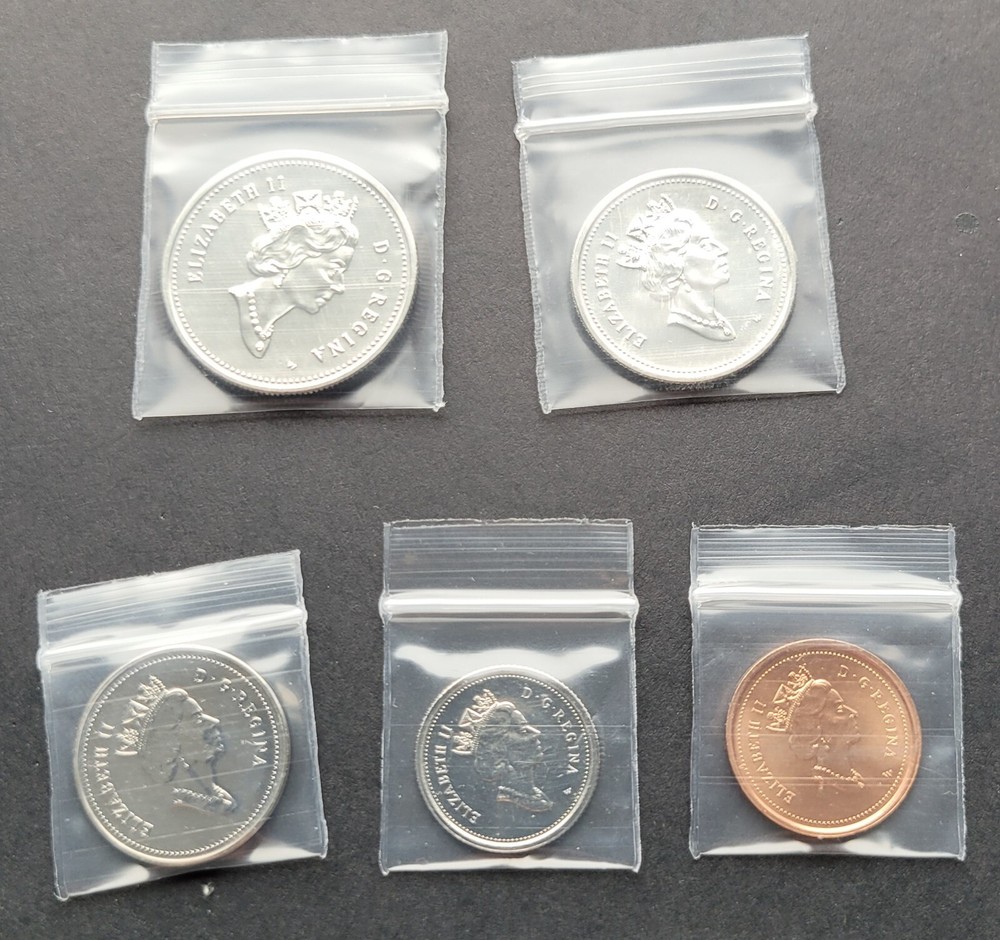 ***CANADA 2000W UNCIRCULATED COINS SET *** GOOD DEAL ***