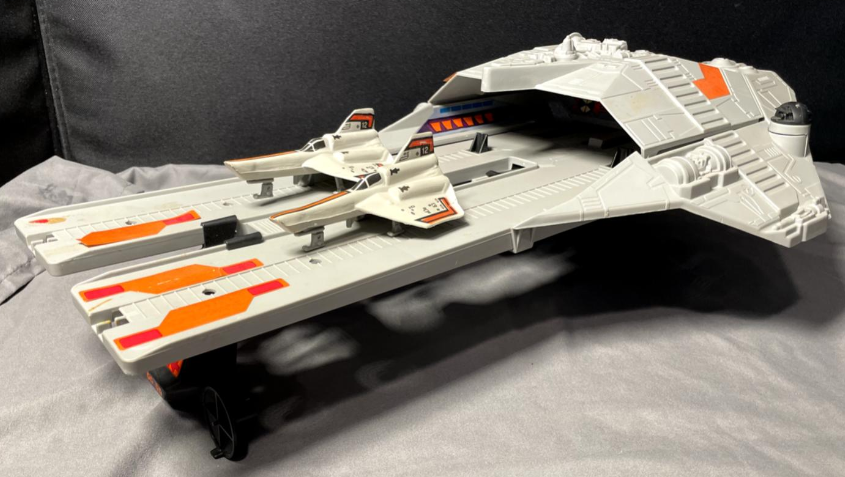 space 1999* Mattel 1 BATTLESTAR GALACTICA VIPER LAUNCH STATION WITH NICE BOX.