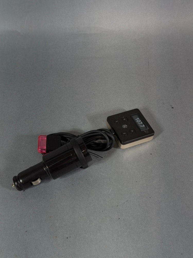 Microsoft Zune Car FM Transmitter Charger Dock Black 30-Pin AUX Adapter