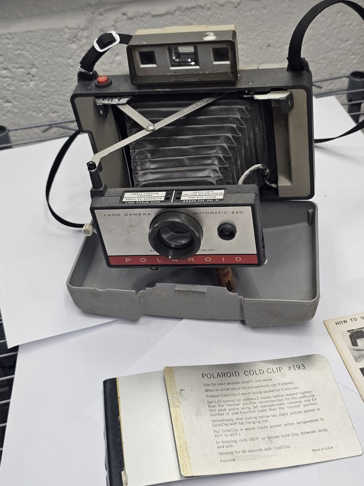 Polaroid 220 Automatic Land Camera With #193 Cold Clip - Untested