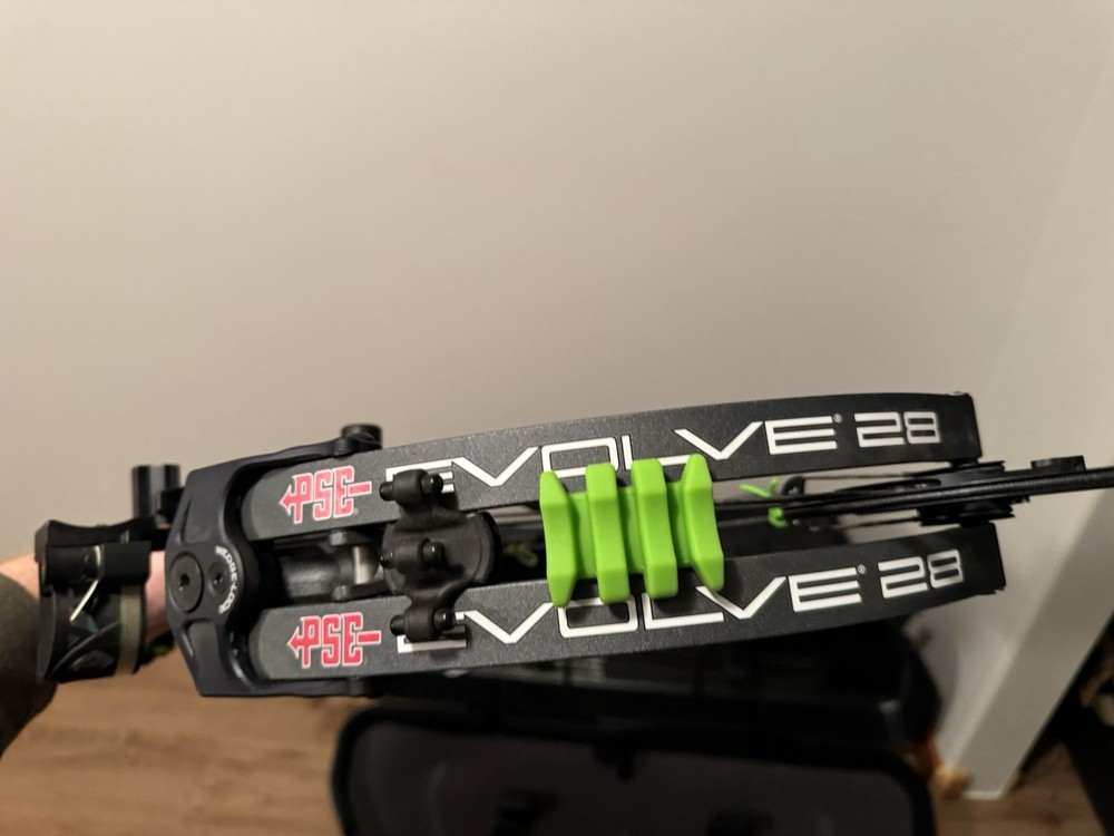 PSE Archery Evolve 28 Compound Bow Black Green Right Hand Bow Hunting