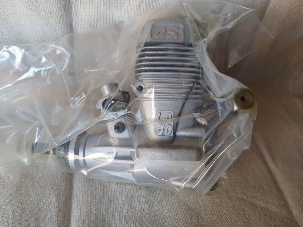 O.S. Engine MAX 40LA Silver Engine w/ Muffler Glow Airplane - in Box NO GLOWPLUG