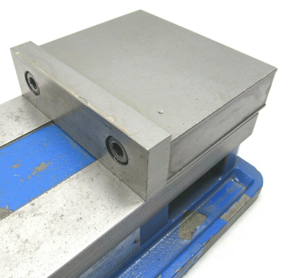KURT ANGLOCK 6" MILLING MACHINE VISE w/ JAWS - #D688