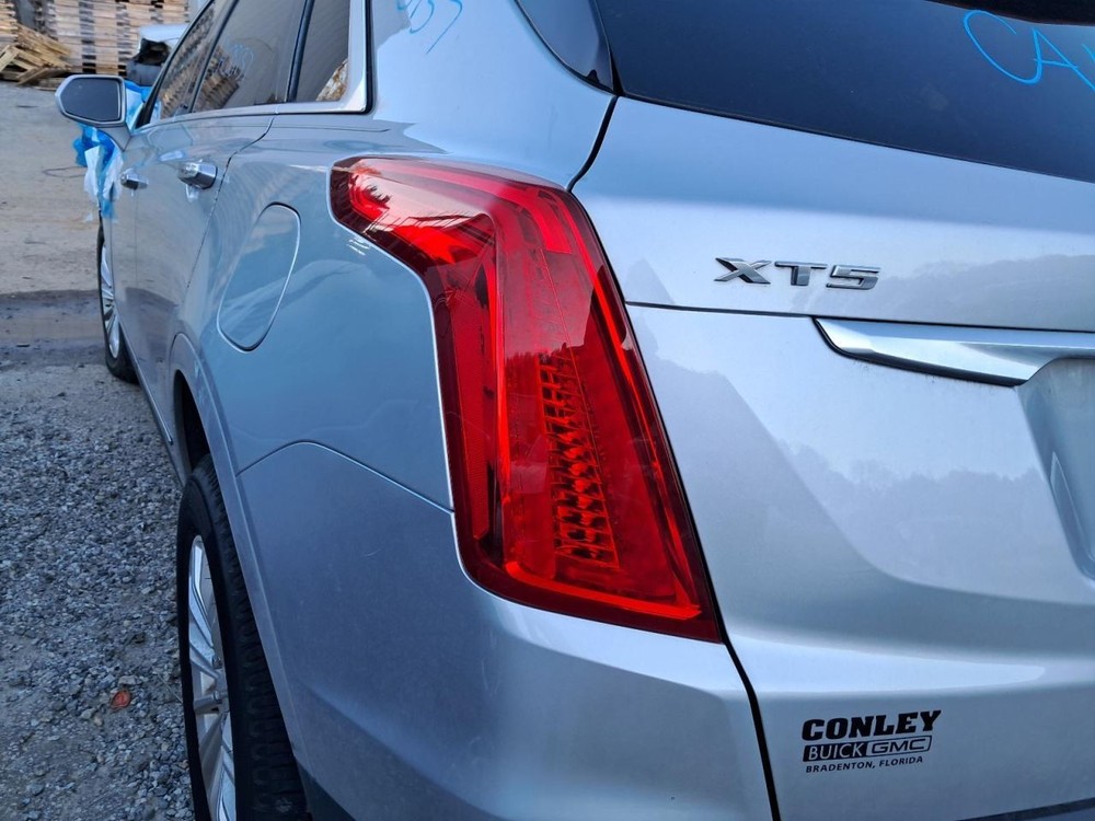 XT5 2019 Glove Box 4901593