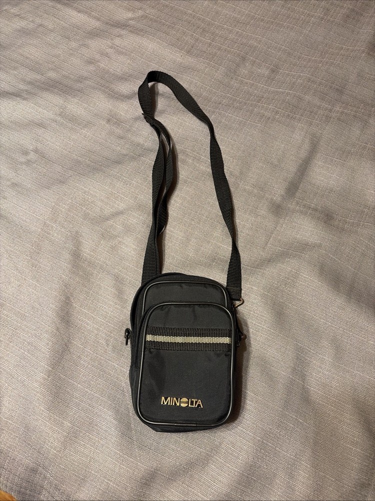 Minolta Small padded zip up Nylon Camera Case/ adjustable shoulder strap-Loop