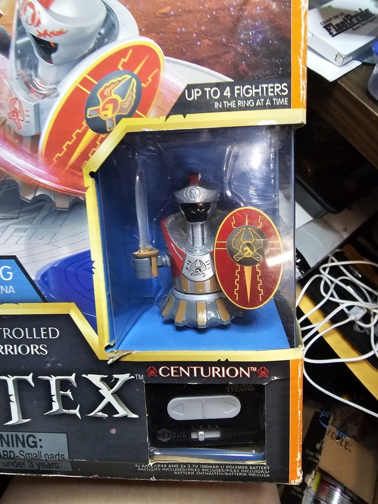New In Box Hex Bug Titans Fighting Robots
