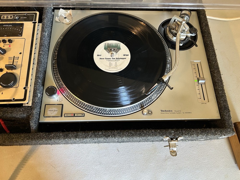 Technics SL-1200MK2 Direct Drive DJ Turntable Silver Pitch Control