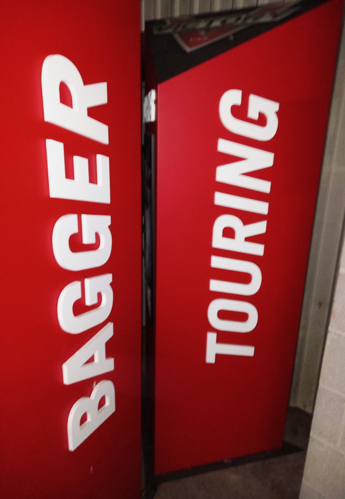 VICTORY MOTORCYCLE DEALER LARGE 3 PC KIOSK SHOWROOM FREESTANDING METAL TRI SIGN