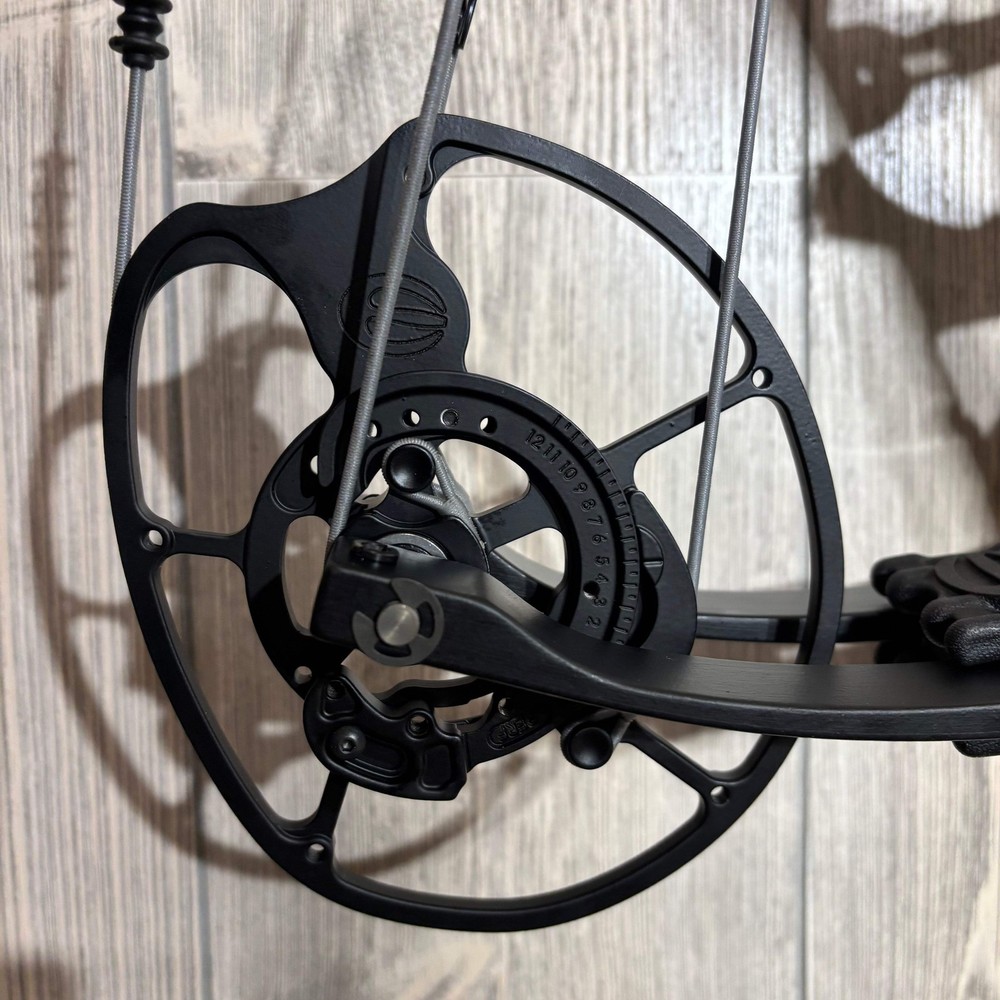 Elite Eon Mountain Tan RH 70lbs