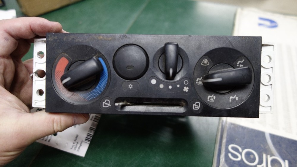 ISUZU NPR 2018: Temperature Control