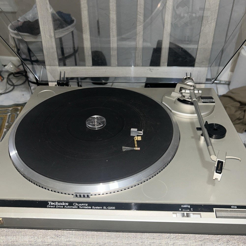 Technics Quartz Direct Drive Automatic Turntable SL-Q200