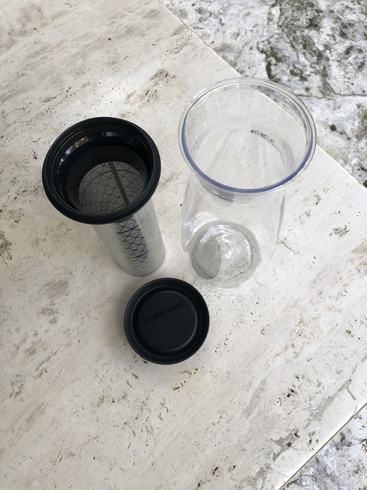 Tupperware Cold Brew Iced Coffee and Tea Carafe 1 1/4 Quart