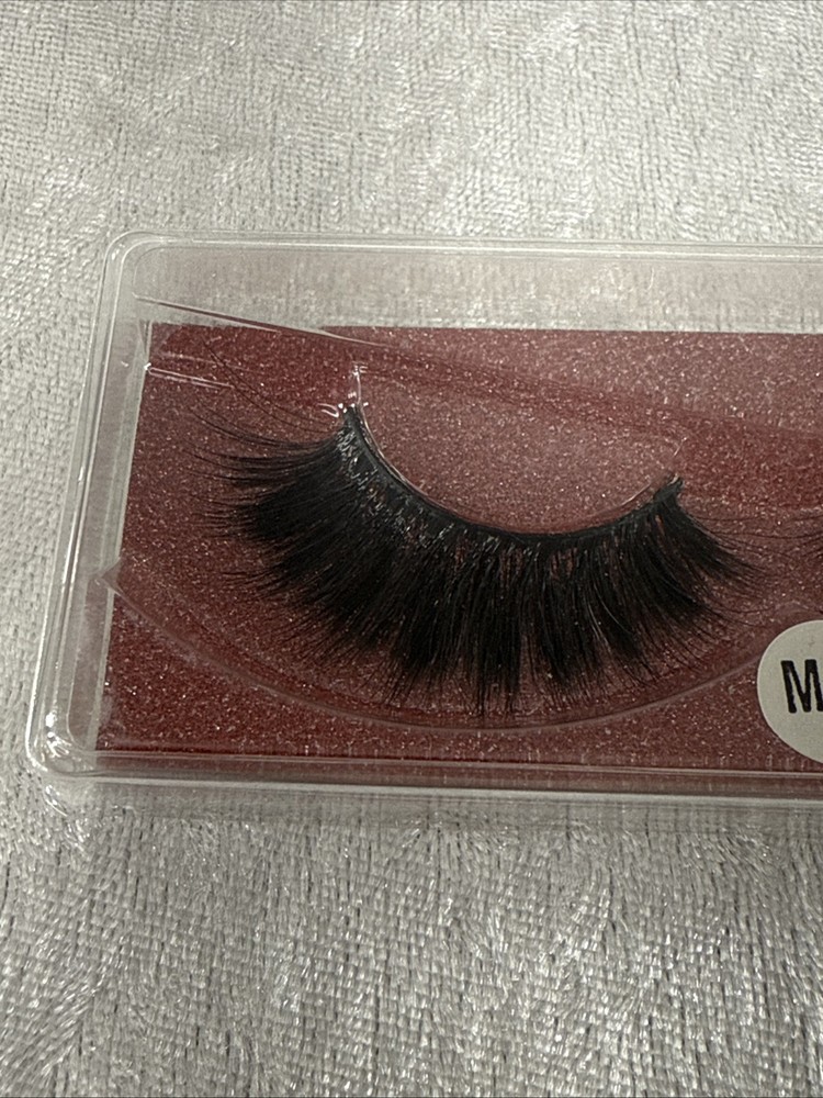 false eyelashes #M05