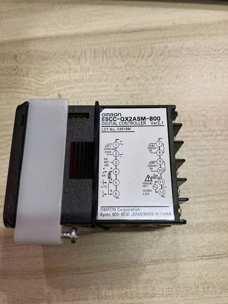 1 pc. New E5CC-QX2ASM-800 Temperature Controller