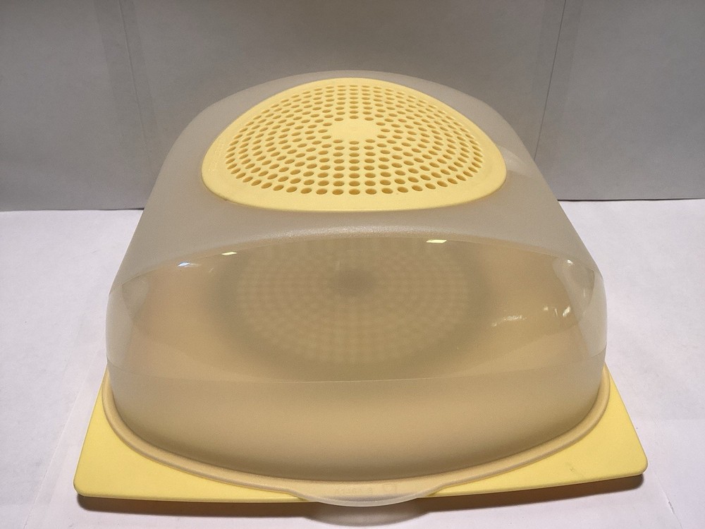 VTG Tupperware CheeSmart Medium Square Cheese Smart Container Keeper #5437A-2