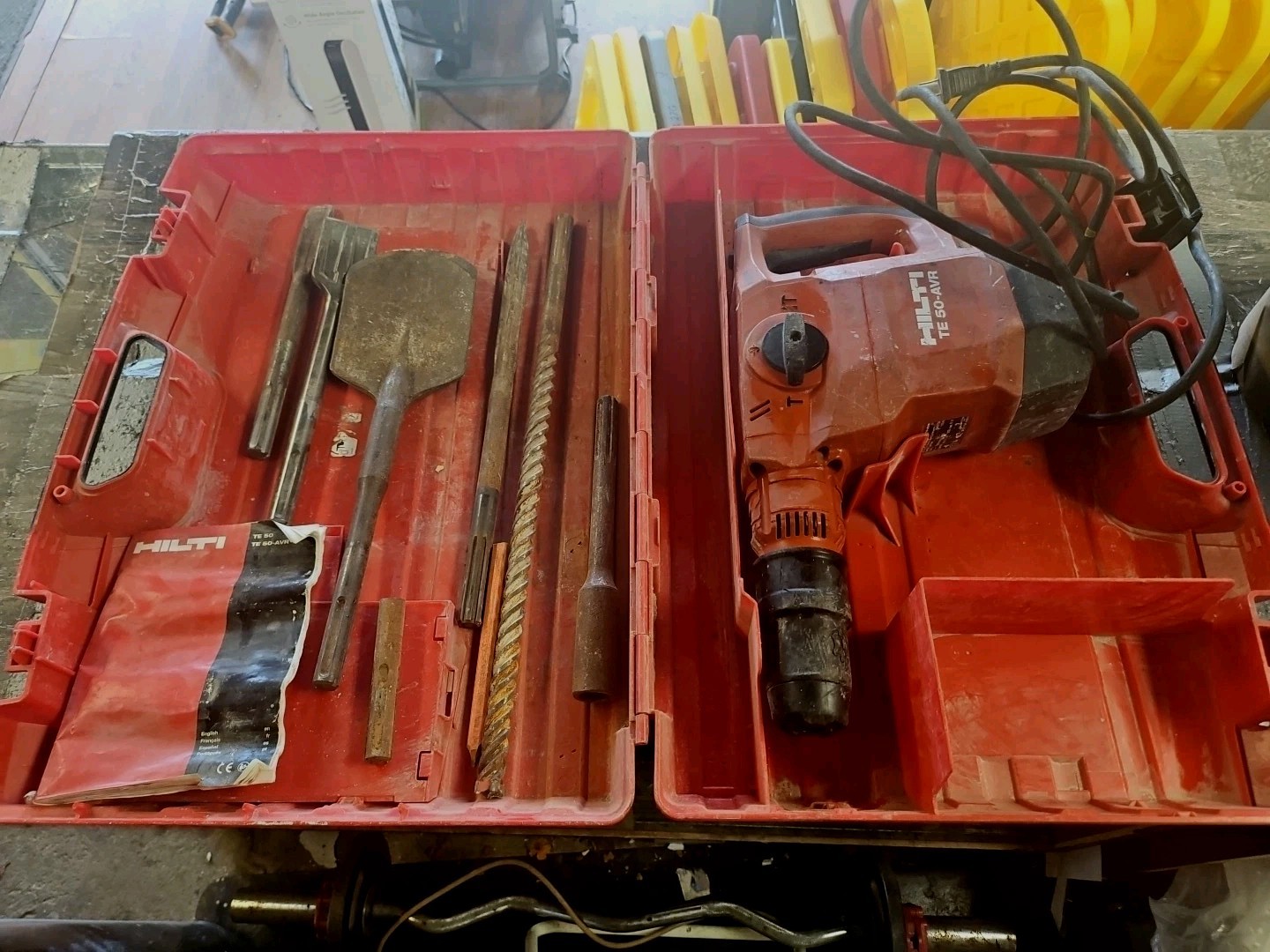 Hilti TE 50-AVR Corded Rotary Hammer Drill with Hard Case with 5 bits