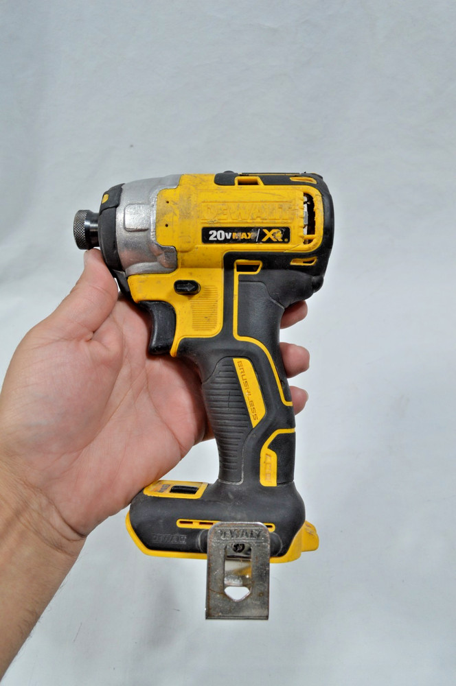 DEWALT ATOMIC 20V MAX Brushless 1/4-In Hex Impact Driver DCF809B ***TOOL ONLY***