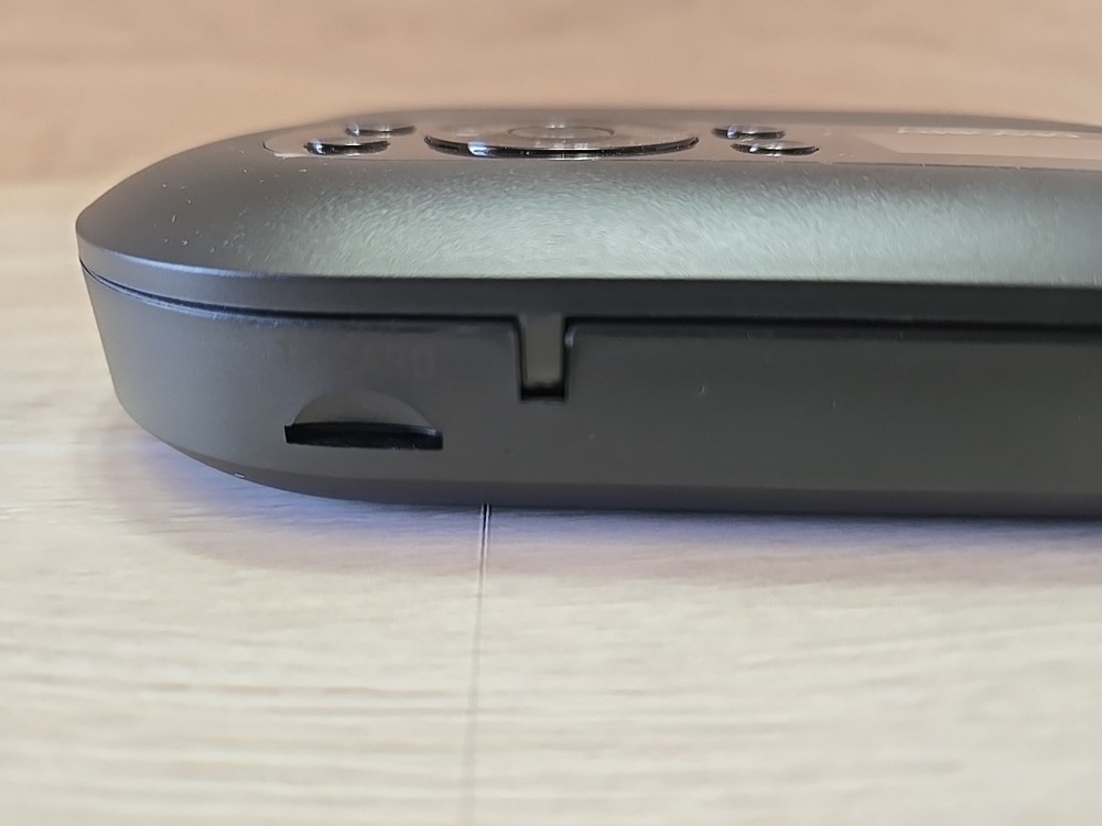 Portable CD Player with Ear Buds Cable & FM Transmitter - Desobry A2