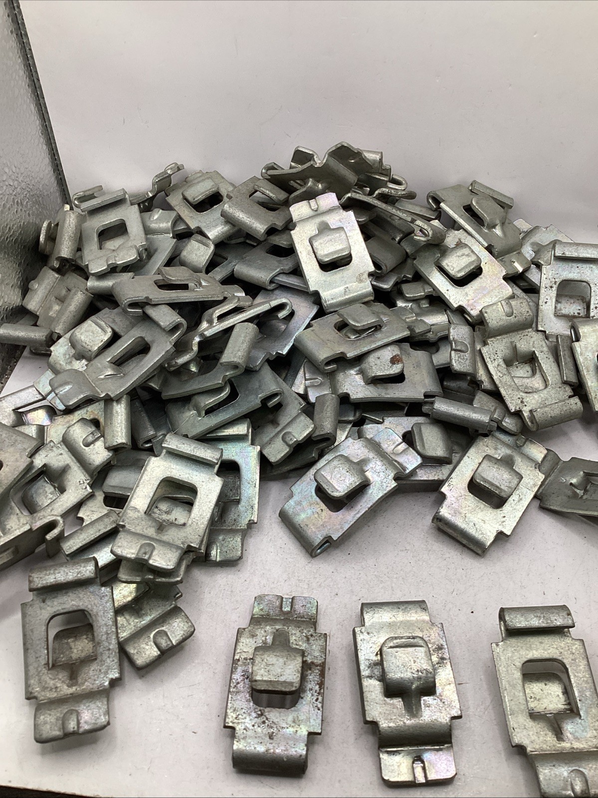 Steel Metal Shelf Clips - Commercial Industrial Shelving (lot of 100)