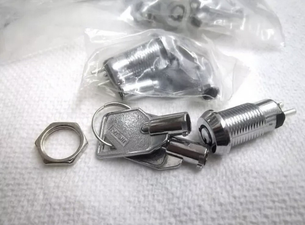 Single pole, panel mount, electrical, key switches with 2 keys each, lot/10