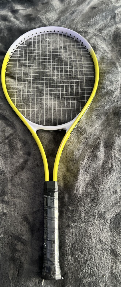 BRAND UNKNOWN Tennis Racket (about) 4" Grip