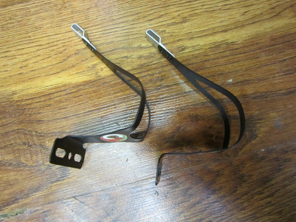 NOS ALE TOE CLIPS - MATTE BLACK ANODIZED ALLOY - MEDIUM - 97 L.D.
