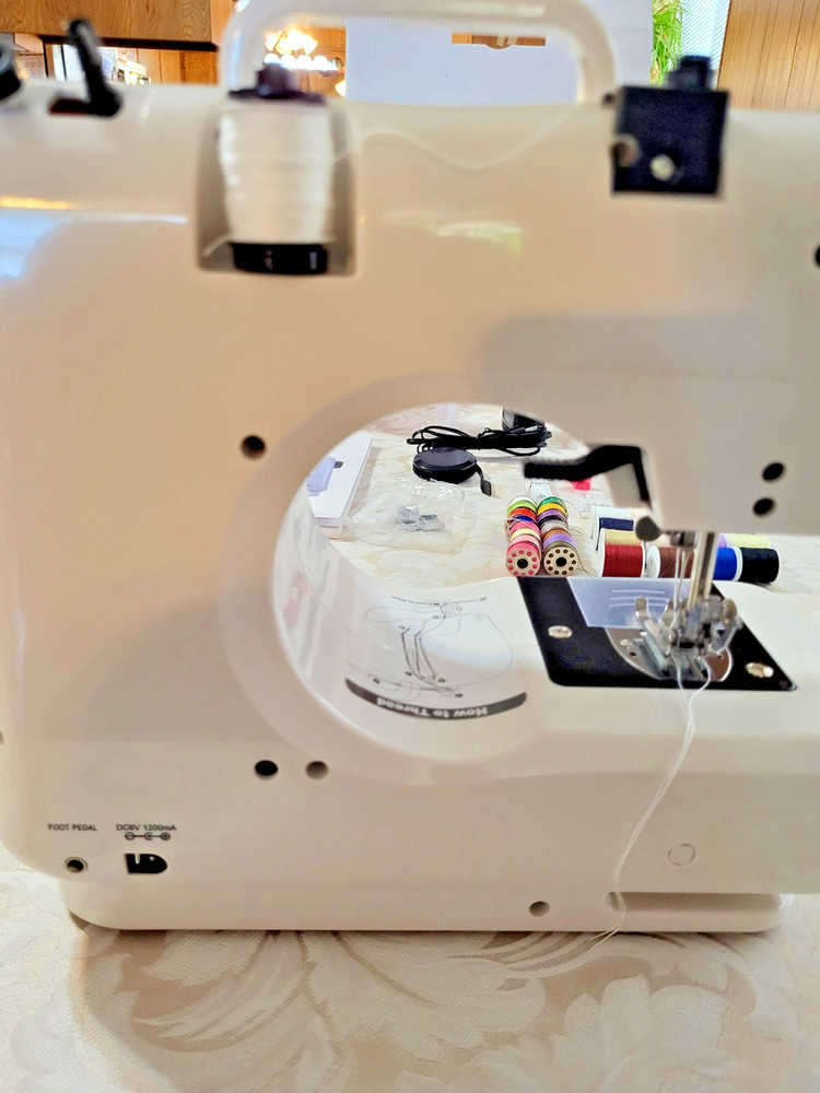 Magicfly 12 Stitch Reverse Sewing Machine Battery & Plug in, with Accessories