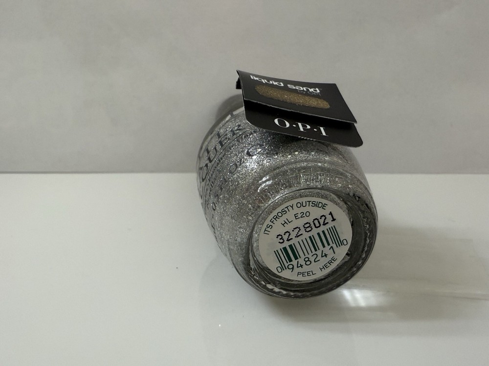 OPI IT’S FROSTY OUTSIDE (HL E20)
