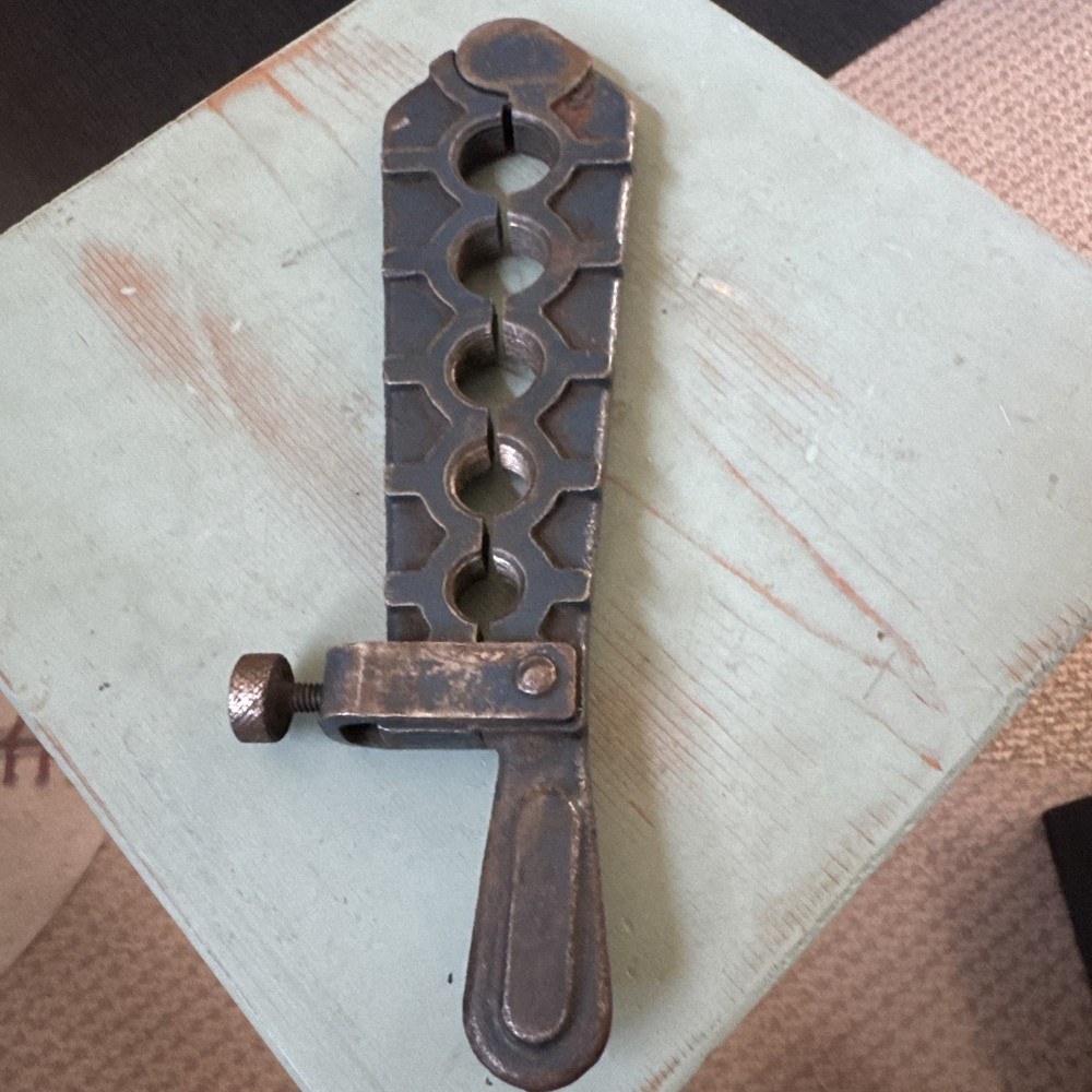 Vintage Handheld National Machine & Tool Threading Die Blue